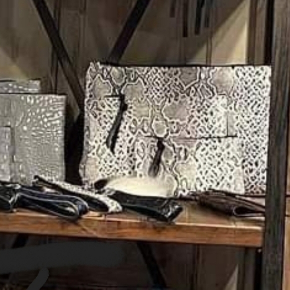 Handbag - Picture 2 of 2